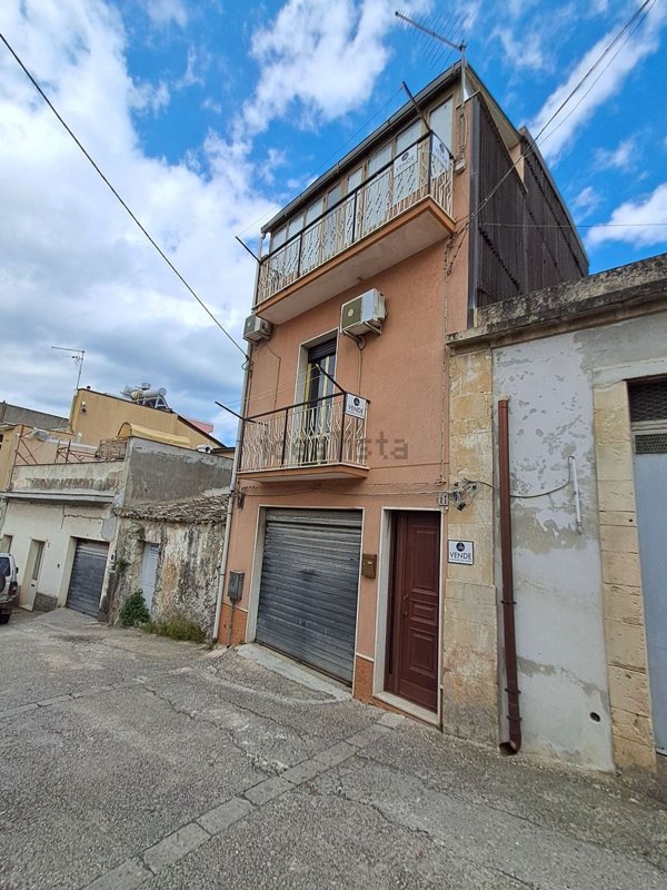 casa indipendente in vendita a Palazzolo Acreide