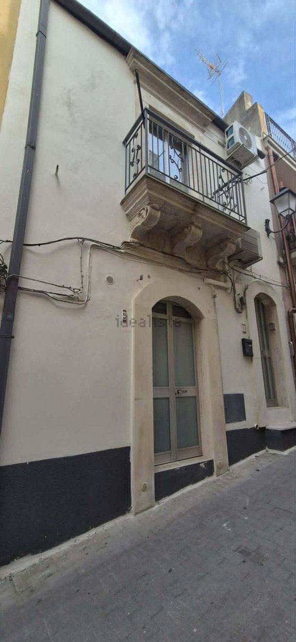 casa indipendente in vendita a Palazzolo Acreide