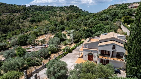 casa indipendente in vendita a Palazzolo Acreide