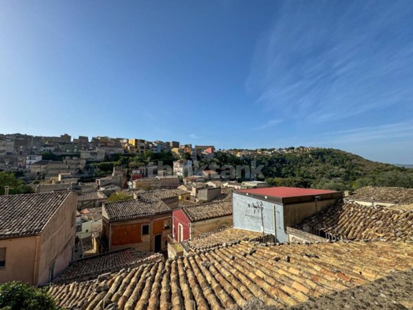 casa indipendente in vendita a Palazzolo Acreide