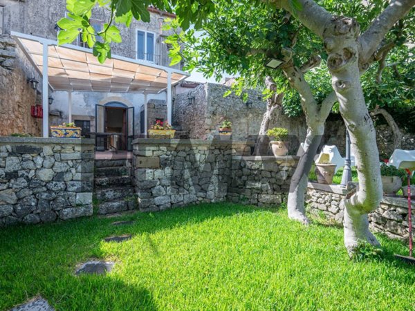 casa indipendente in vendita a Palazzolo Acreide