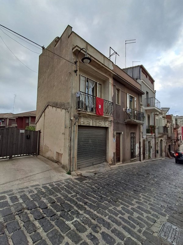 casa indipendente in vendita a Palazzolo Acreide