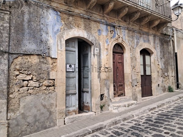 casa indipendente in vendita a Palazzolo Acreide