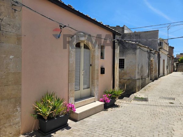 casa indipendente in vendita a Palazzolo Acreide