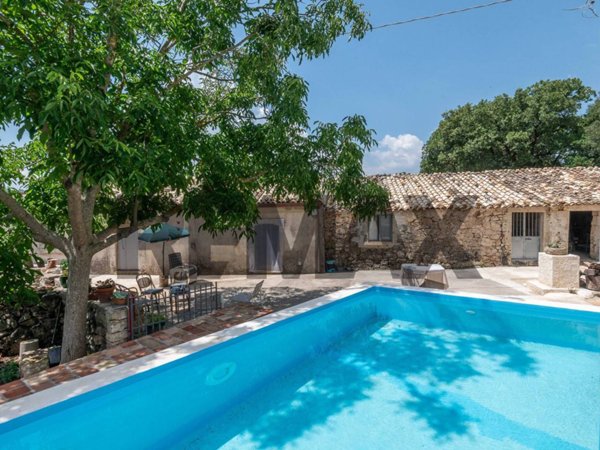 casa indipendente in vendita a Palazzolo Acreide