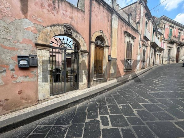 casa indipendente in vendita a Palazzolo Acreide