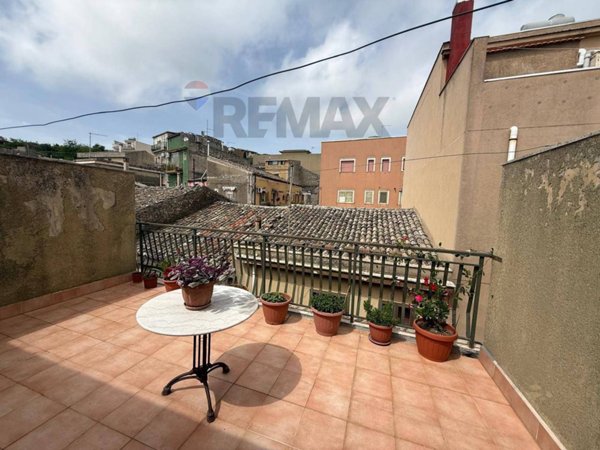 casa indipendente in vendita a Palazzolo Acreide