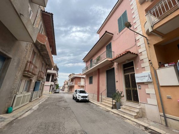 casa indipendente in vendita a Rosolini