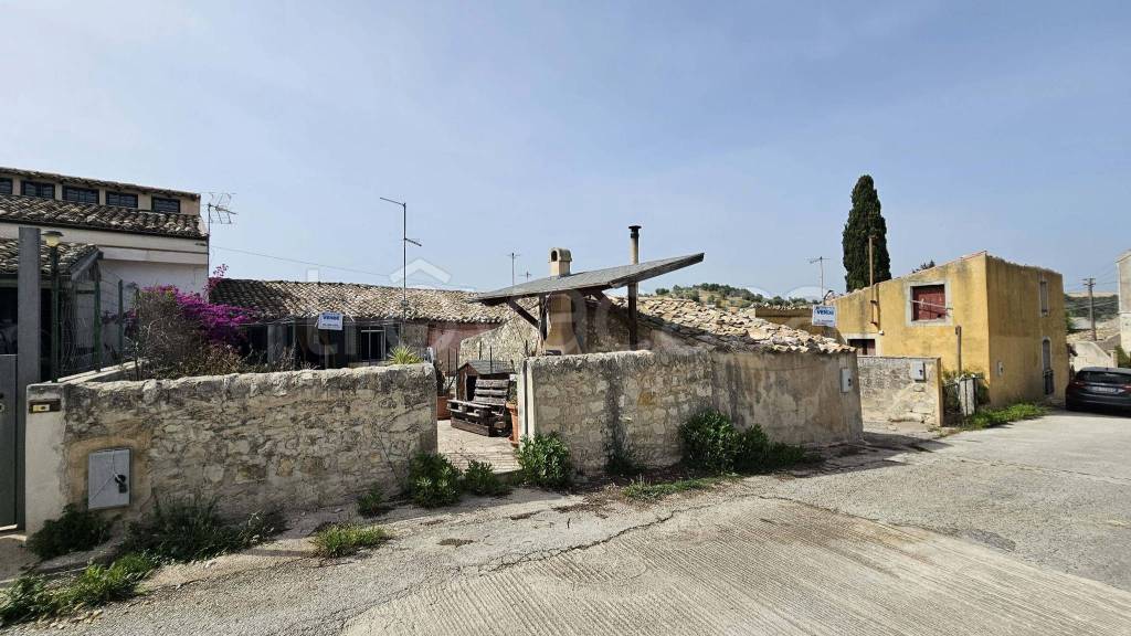 casa indipendente in vendita a Rosolini