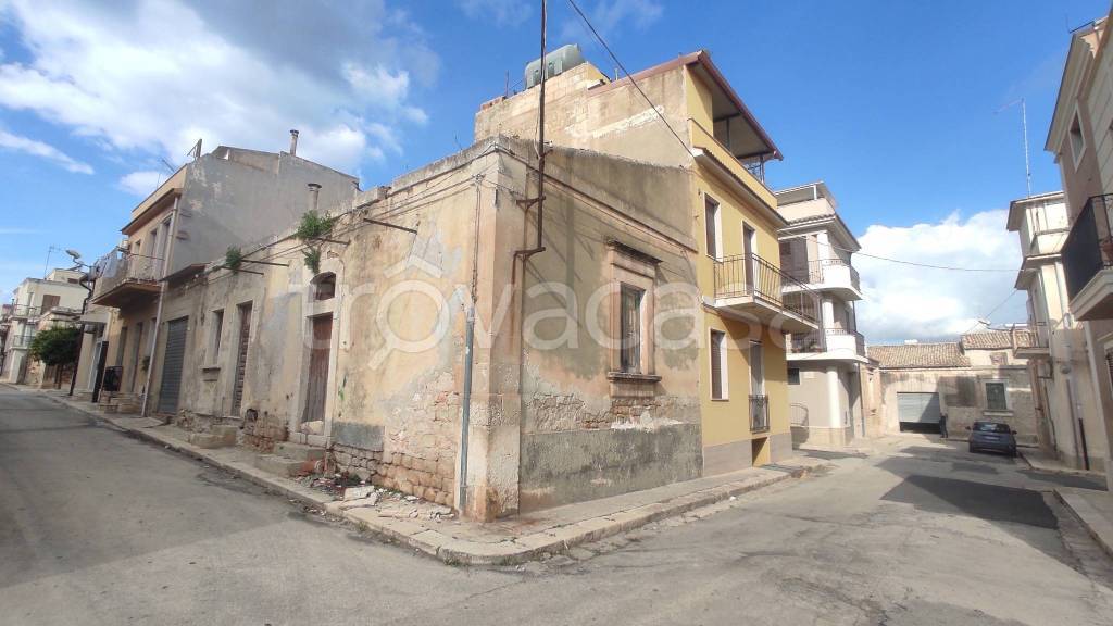 casa indipendente in vendita a Rosolini