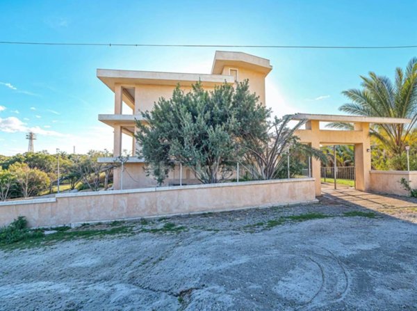 casa indipendente in vendita a Rosolini