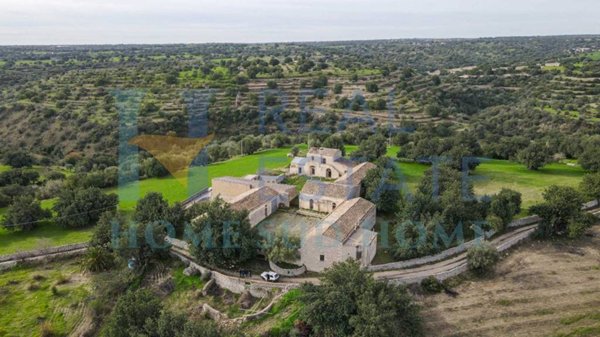 casa indipendente in vendita a Rosolini
