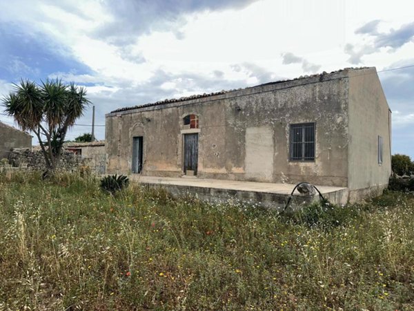 casa indipendente in vendita a Rosolini
