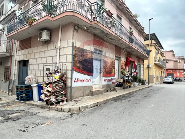 locale commerciale in vendita a Rosolini