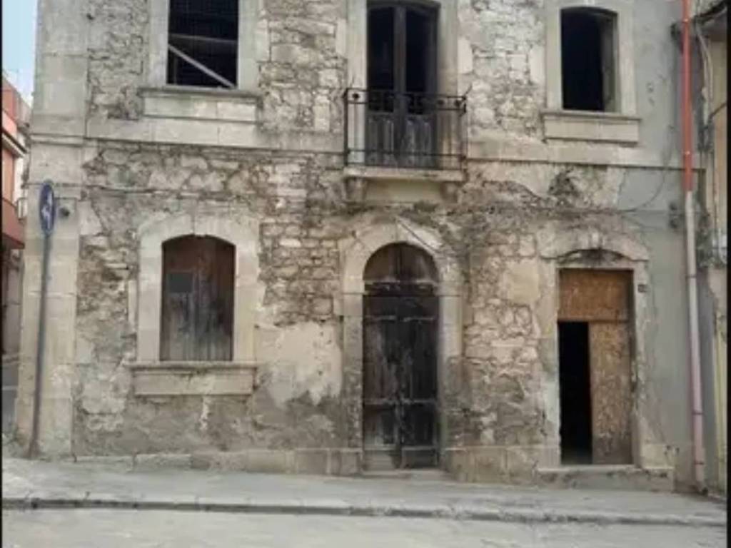 intera palazzina in vendita a Rosolini