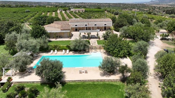 casa indipendente in vendita a Rosolini