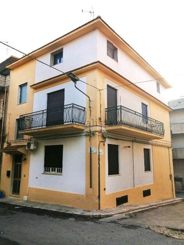casa indipendente in vendita a Rosolini