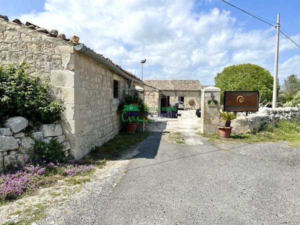 casa indipendente in vendita a Rosolini