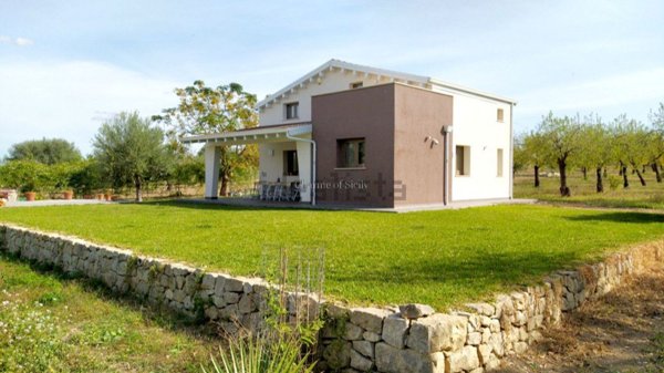 casa indipendente in vendita a Rosolini