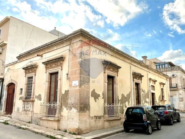 casa indipendente in vendita a Rosolini