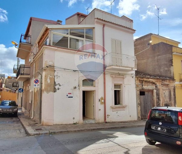 casa indipendente in vendita a Rosolini