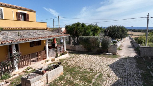 casa indipendente in vendita a Rosolini
