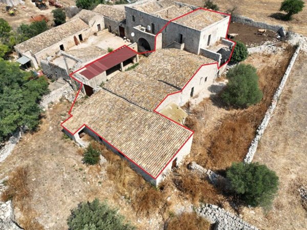 casa indipendente in vendita a Rosolini