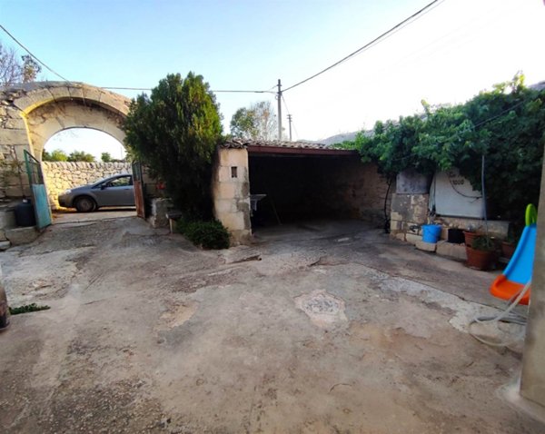 casa indipendente in vendita a Rosolini