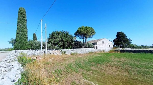 casa indipendente in vendita a Rosolini