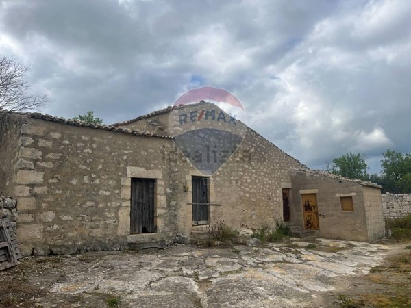 esavano in vendita a Rosolini