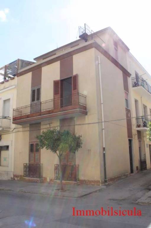 casa indipendente in vendita a Rosolini