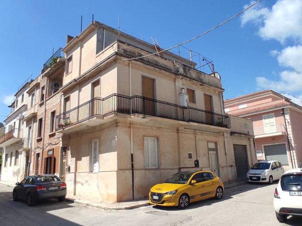 casa indipendente in vendita a Rosolini
