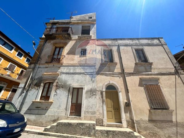 casa indipendente in vendita a Rosolini