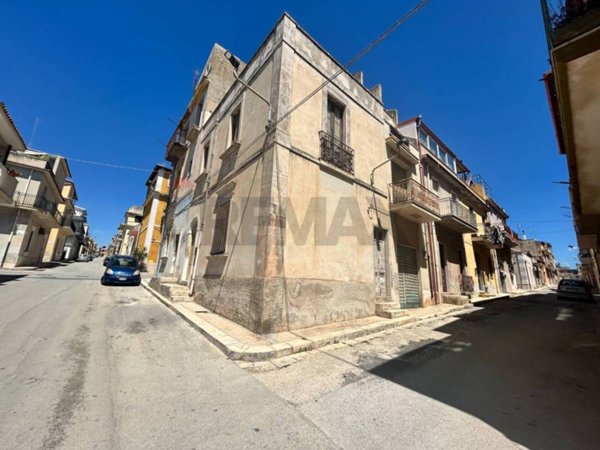 casa indipendente in vendita a Rosolini