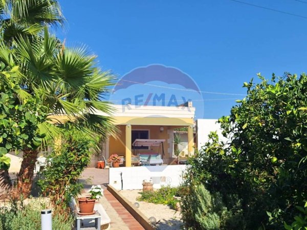 casa indipendente in vendita a Rosolini