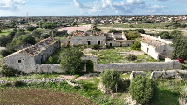 casa indipendente in vendita a Rosolini
