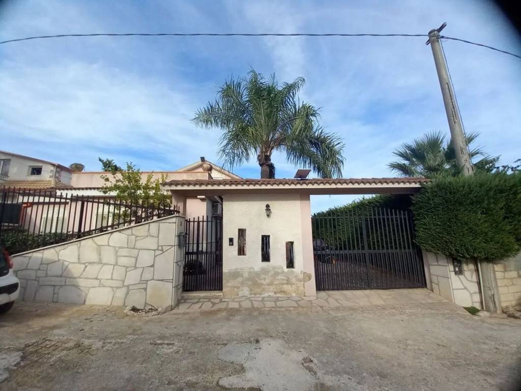 casa indipendente in vendita a Rosolini