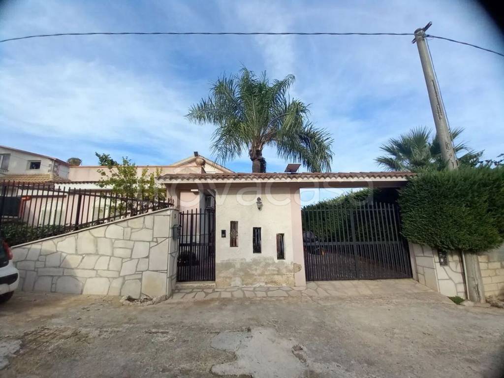 casa indipendente in vendita a Rosolini