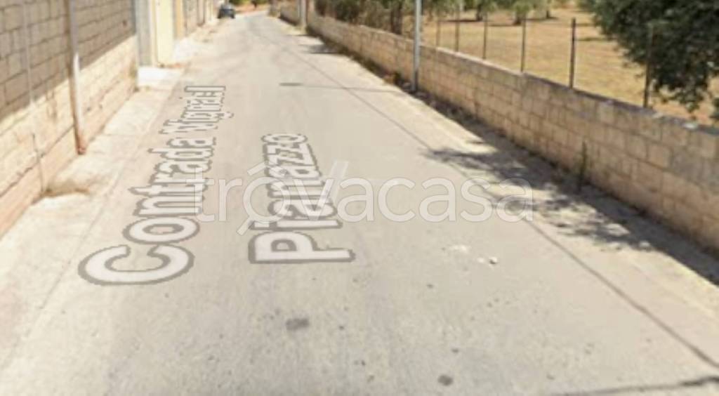 locale commerciale in vendita a Rosolini