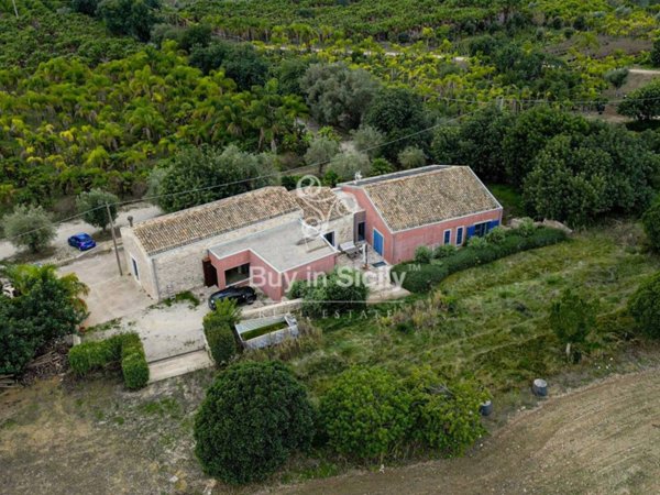 casa indipendente in vendita a Rosolini