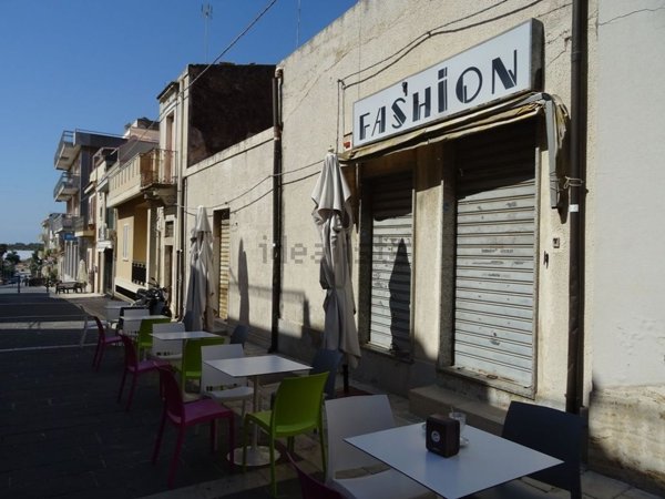 locale commerciale in vendita a Rosolini