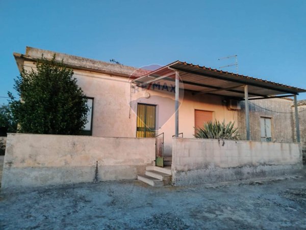 casa indipendente in vendita a Rosolini