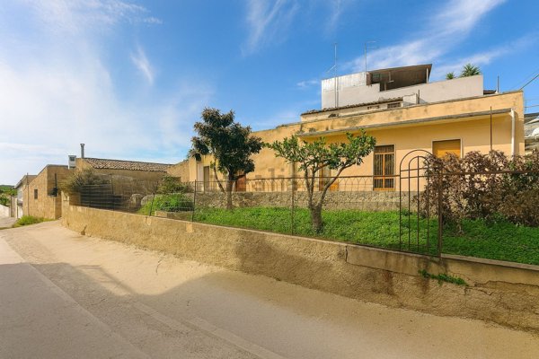 casa indipendente in vendita a Rosolini