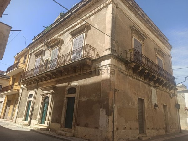casa indipendente in vendita a Rosolini