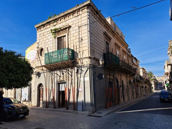 pentavano in vendita a Rosolini