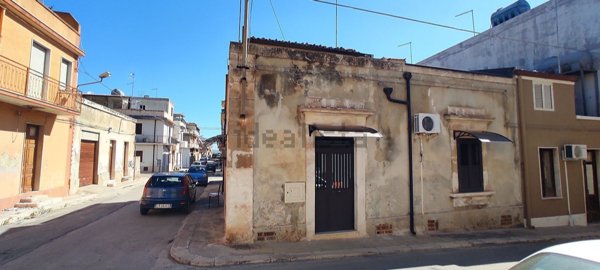 casa indipendente in vendita a Rosolini