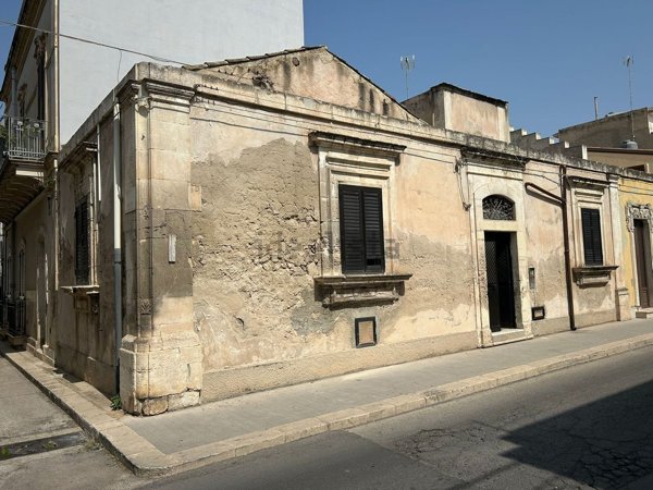 casa indipendente in vendita a Rosolini