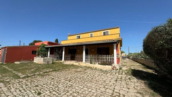 casa indipendente in vendita a Rosolini