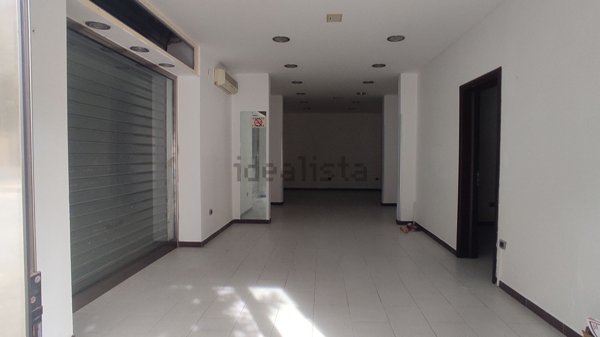 locale commerciale in vendita a Rosolini