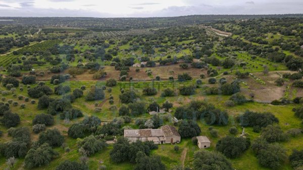 casale in vendita a Rosolini